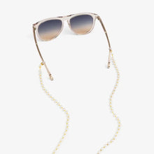 Load image into Gallery viewer, Small Pearl Beaded Glass Chain