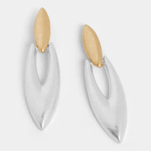 Load image into Gallery viewer, Bear Tooth Shape Earring
