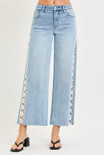 Load image into Gallery viewer, High Rise Crop Wide Flower Lace Jeans

