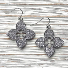 Load image into Gallery viewer, Quatrefoil Clover Earrings
