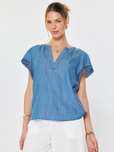 Load image into Gallery viewer, Chambray Short Sleeves Blouse
