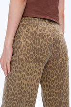 Load image into Gallery viewer, Mid Rise Leopard Print Straight Leg Jeans
