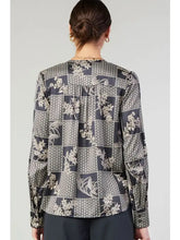 Load image into Gallery viewer, Floral Print Surplus Top W/Back Shirts Tail
