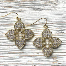 Load image into Gallery viewer, Quatrefoil Clover Earrings
