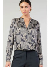 Load image into Gallery viewer, Floral Print Surplus Top W/Back Shirts Tail
