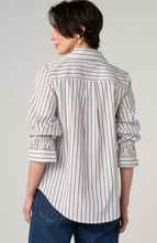Load image into Gallery viewer, Adjustable slv button front woven top
