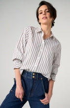 Load image into Gallery viewer, Adjustable slv button front woven top
