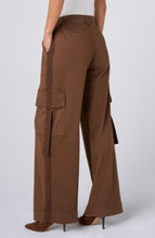 Load image into Gallery viewer, Mid rise cargo wide leg 31' ins
