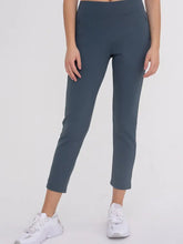 Load image into Gallery viewer, Jacquard Ribbed Tapered Pant
