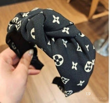 Load image into Gallery viewer, Black Knot Headband

