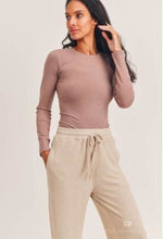 Load image into Gallery viewer, Essential Long Sleeve Ribbed Top - Cocoa
